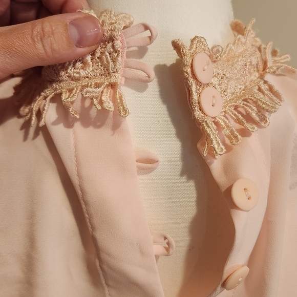 Vintage Worthington Womens's Light Pink Blouse with Lace detail, size 8 - Picture 9 of 12